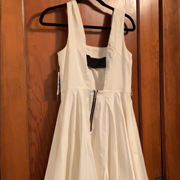 XOXO Off-white Mini Dress with Pockets - Picture 2 of 4